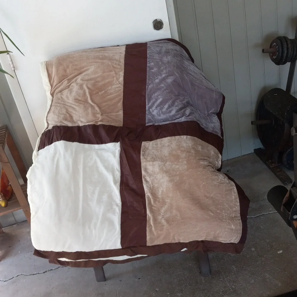 Queen Velvet Comforter Set in Neutral Tones